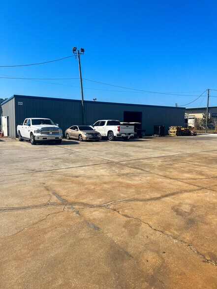 Primary Photo Of 6424 Hoffner Ave, Orlando Warehouse For Lease