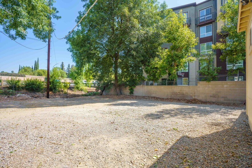 More Photos Of 22151 Clarendon St, Woodland Hills Medical For Sale