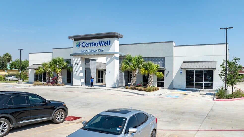 More Photos Of 1201 Expressway 83, McAllen Medical For Sale