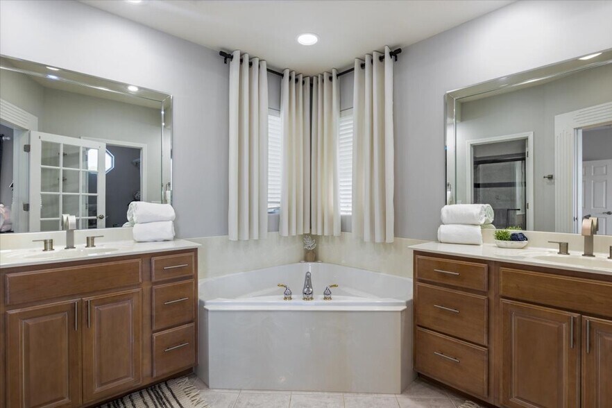 More Photos Of 415 Gardenia Cir, Sunrise Beach Hospitality For Sale