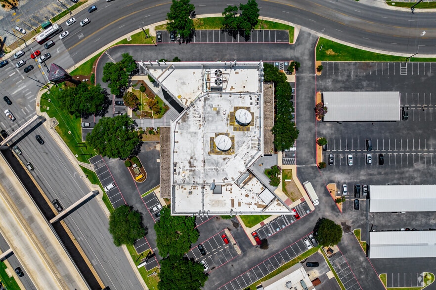 More Photos Of 6100 Bandera Rd, San Antonio Office For Lease