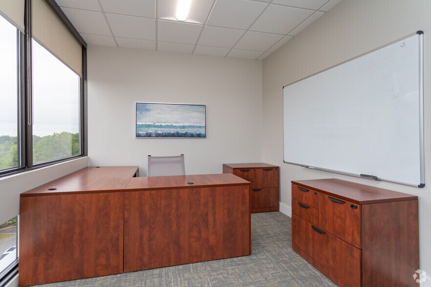 More Photos Of 3300 Battleground Ave, Greensboro Office For Lease