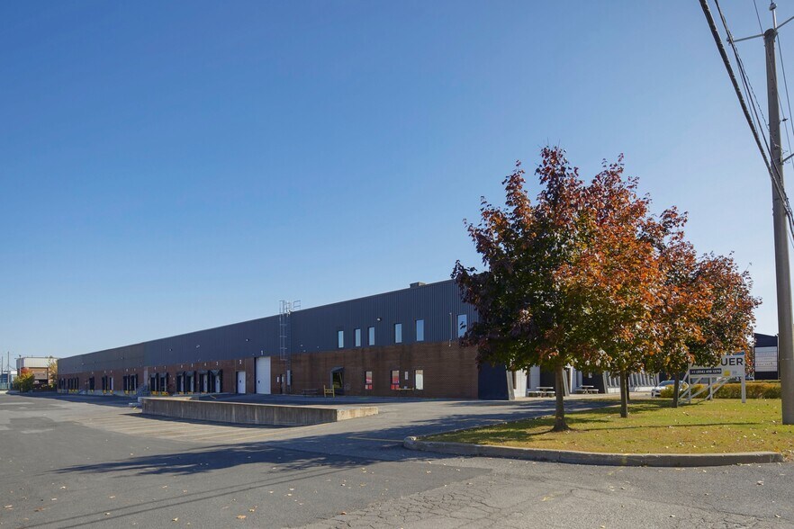 More Photos Of 789-799 Jean-Paul-Vincent, Longueuil Distribution For Lease