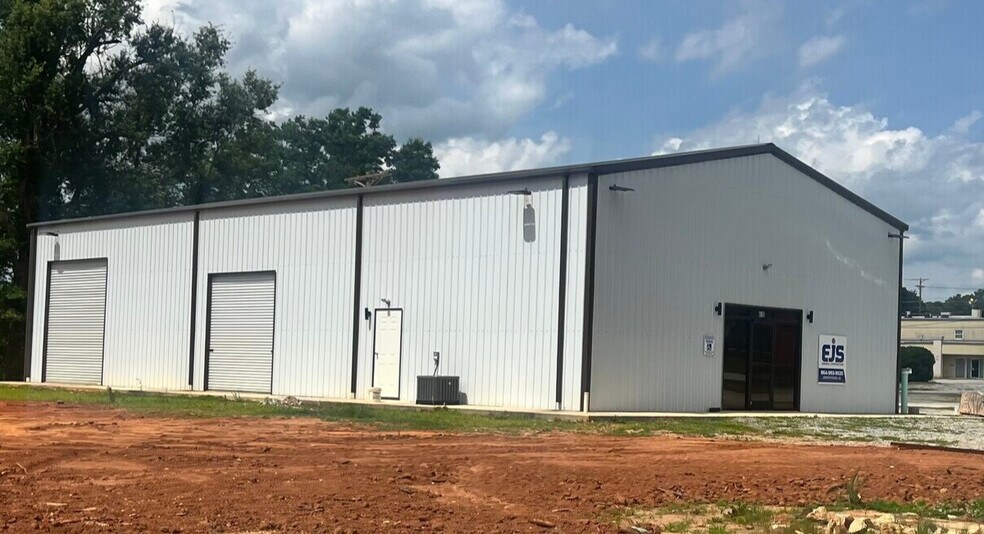 More Photos Of 410 Long Ave, Greenwood Light Distribution For Lease