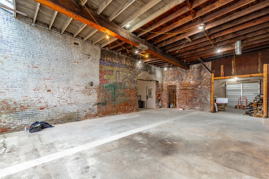 More Photos Of 615 E Main St, Chattanooga General Retail For Lease