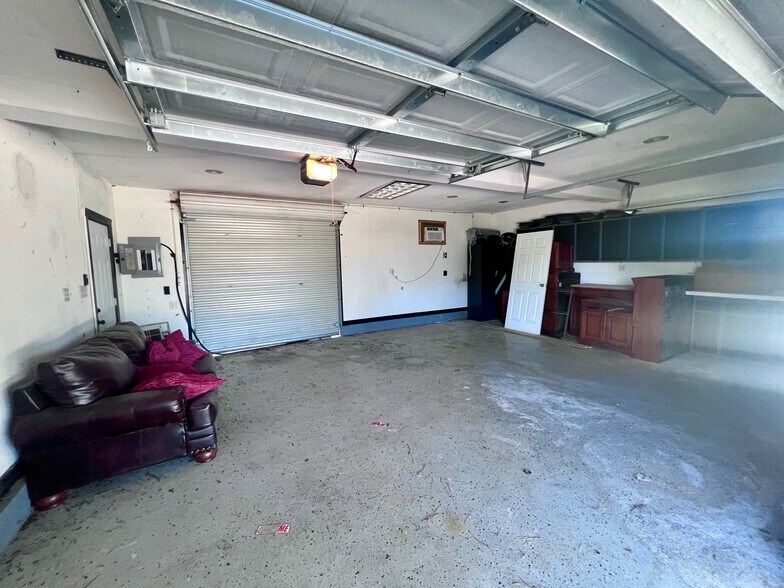 More Photos Of 2506 Anders Ln, Kemah Medical For Lease