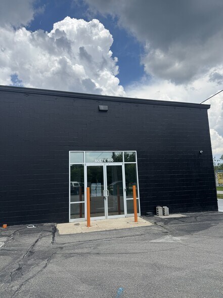 More Photos Of 5255 N Winthrop Ave, Indianapolis General Retail For Lease