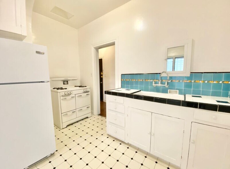 More Photos Of 834 S Orange Grove Ave, Los Angeles Apartments For Sale