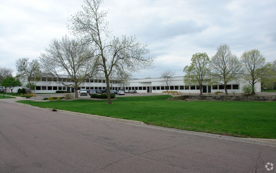 Primary Photo Of 8300-8324 Pillsbury Ave S, Bloomington Industrial For Lease