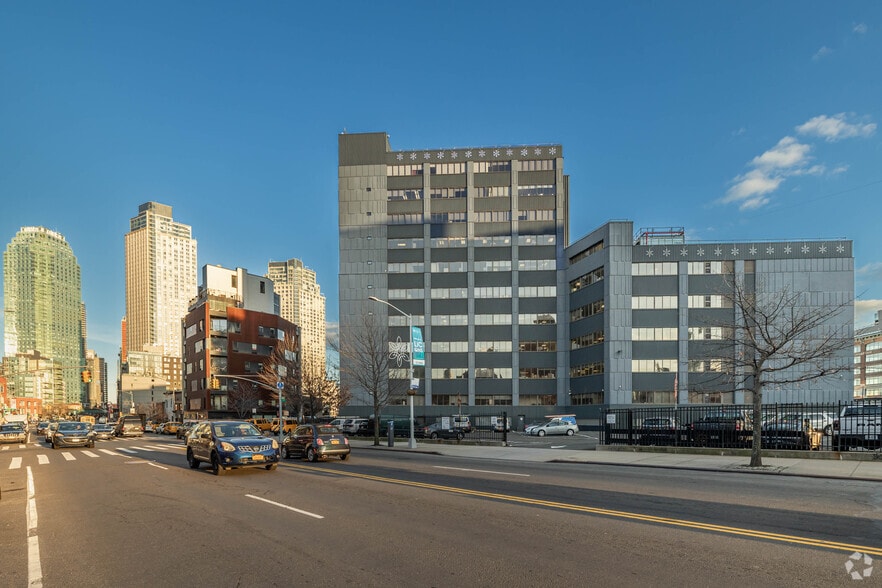 More Photos Of 4740 21st St, Long Island City Office For Lease