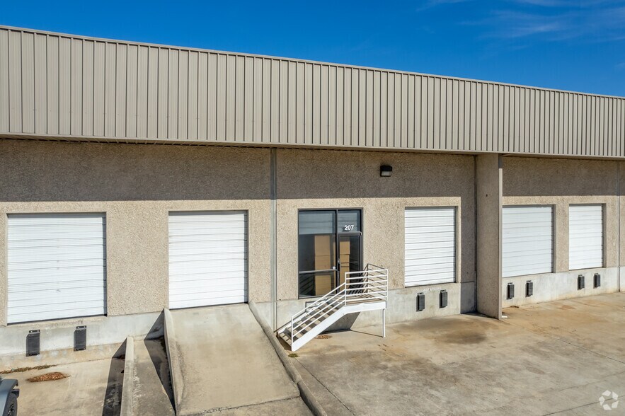 Primary Photo Of 3913 Todd Ln, Austin Light Distribution For Lease