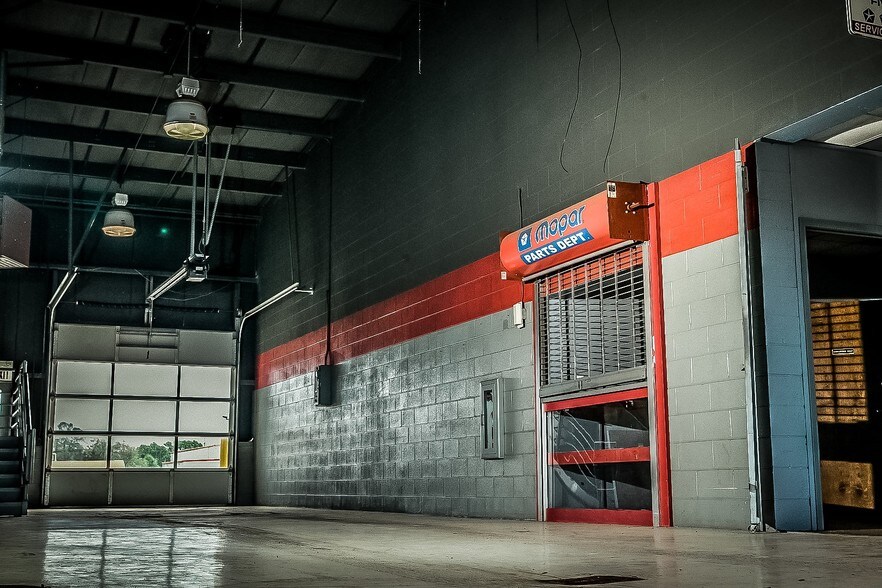 More Photos Of 101 Watters Dr, Dwight Auto Dealership For Sale