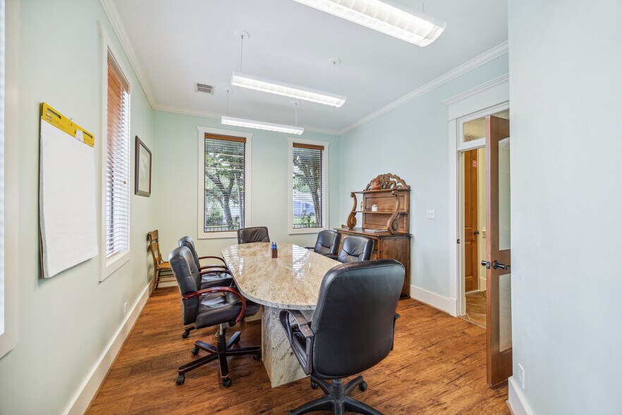 More Photos Of 800 Sawyer St, Houston Office Residential For Sale