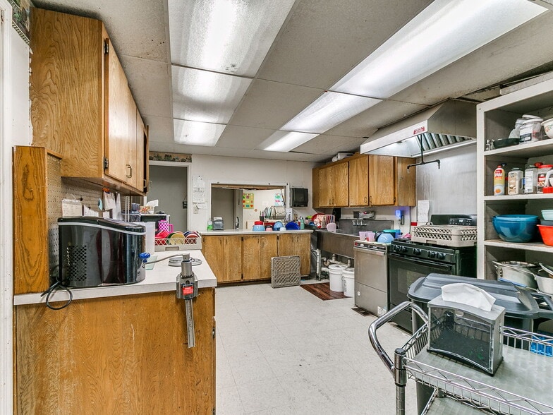 More Photos Of 809 SW 4th St, Moore Religious Facility For Sale