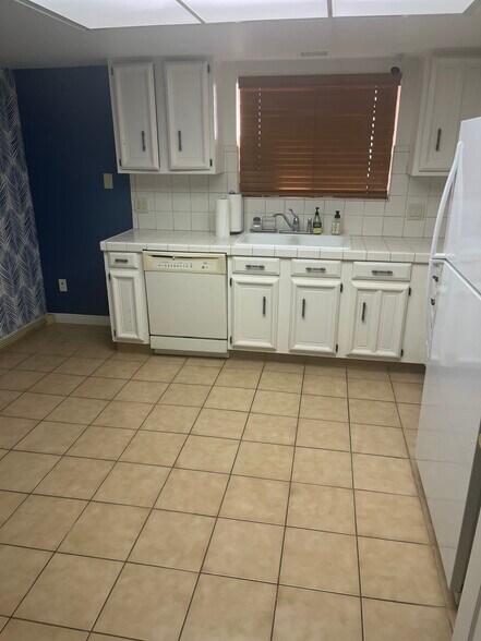 More Photos Of 6236 Laredo St, Las Vegas Office For Sale