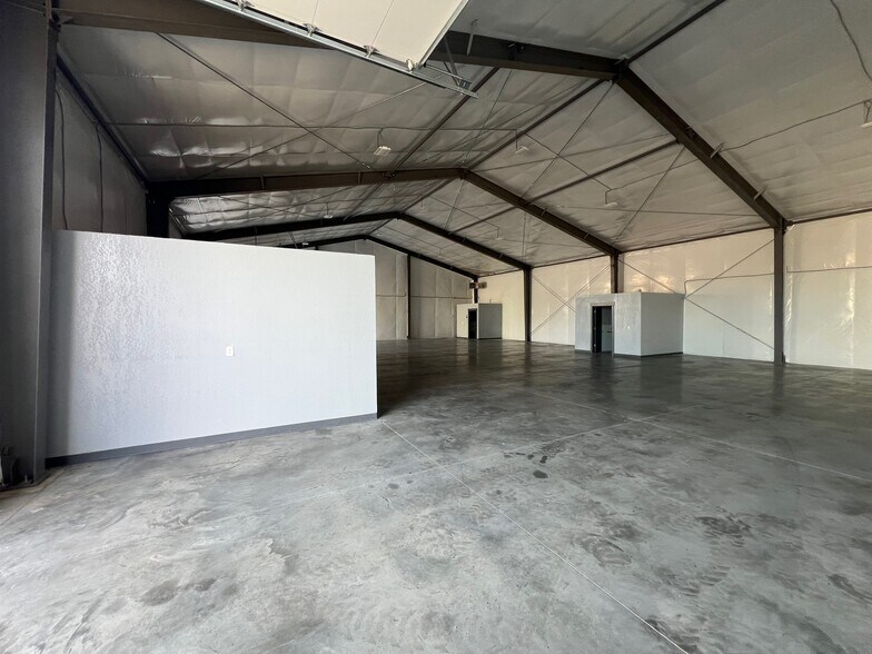 More Photos Of 215 Hannibal Street, Caldwell Warehouse For Lease