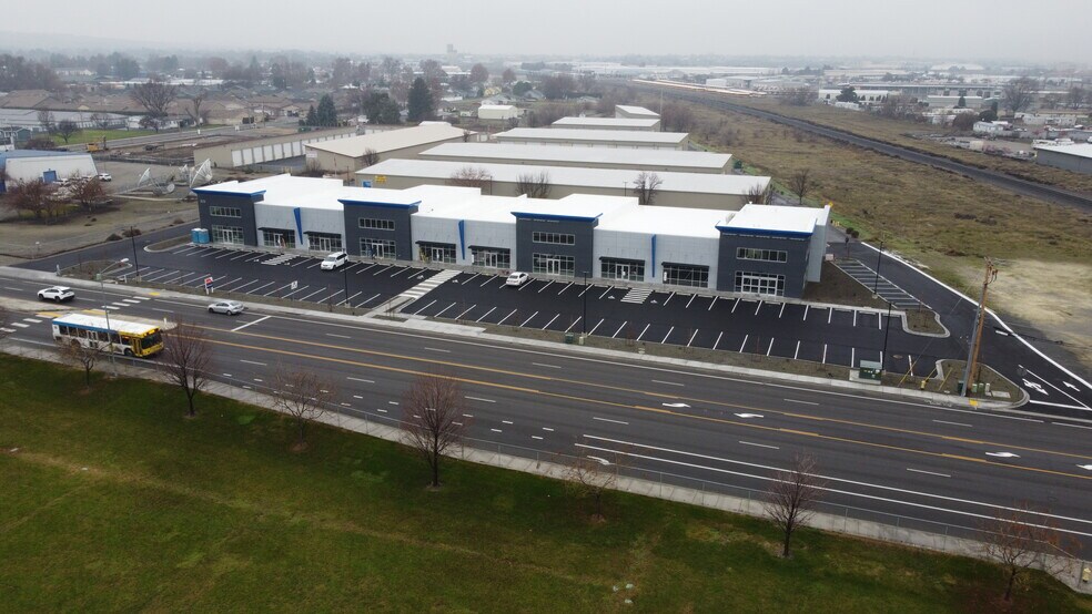 Primary Photo Of 825 N. Edison Street, Kennewick General Retail For Lease