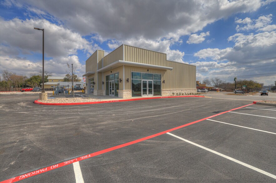 More Photos Of 596 S Business Ih 35, New Braunfels Freestanding For Lease