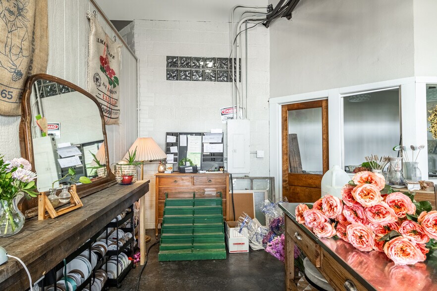 More Photos Of 119 N Jackson St, Perryville General Retail For Sale