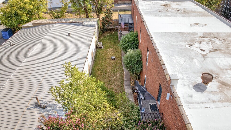 More Photos Of 109 7th Ave E, Springfield Flex For Sale