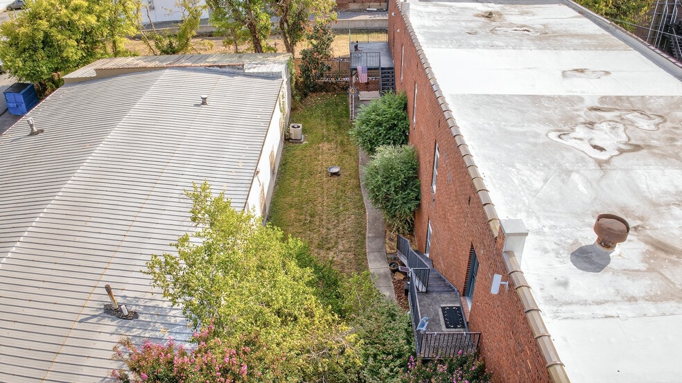 More Photos Of 109 7th Ave E, Springfield Flex For Sale