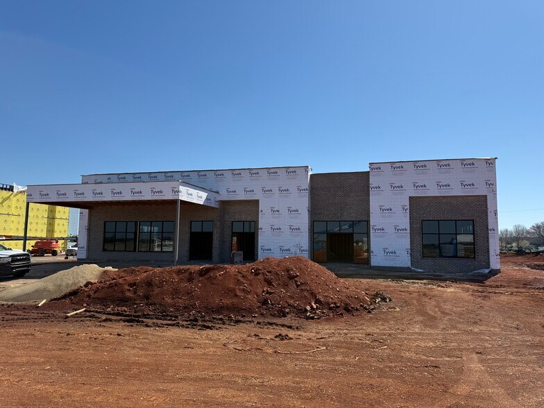 More Photos Of 750 Lovers Ln, Bowling Green General Retail For Lease