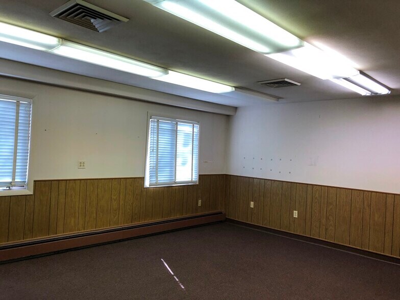 More Photos Of 1360 Baldwin Hill Rd, Gales Ferry Flex For Lease