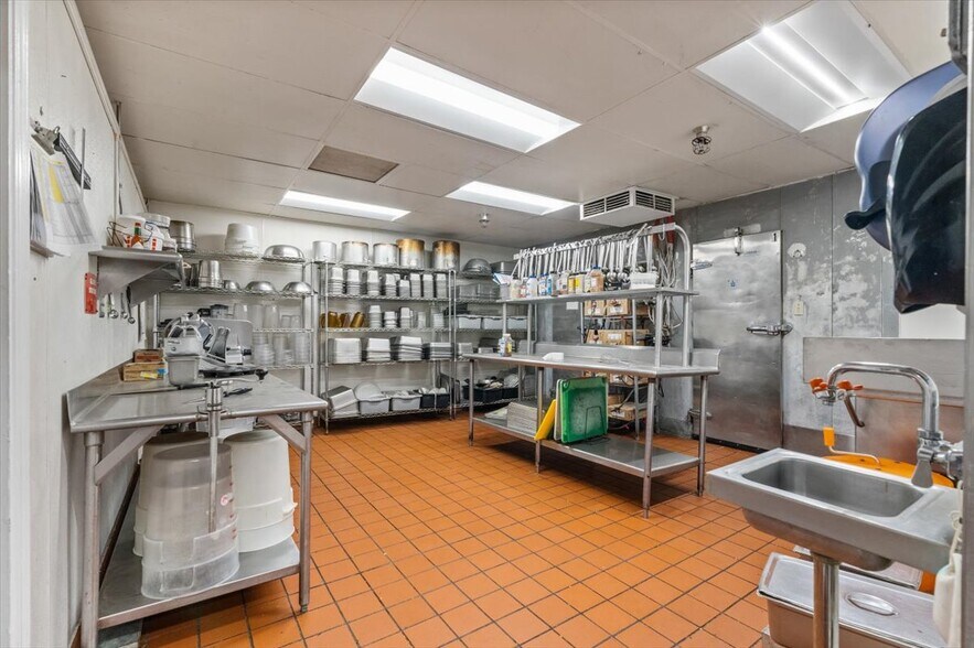 More Photos Of 2673 Mount Vernon Ave, Bakersfield Restaurant For Sale
