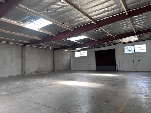 More Photos Of 936-938 61st St, Oakland Warehouse For Lease