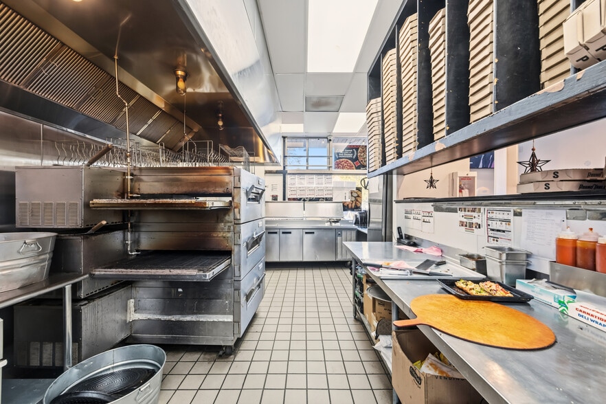 More Photos Of 702 Colorado Ave, Palo Alto General Retail For Sale