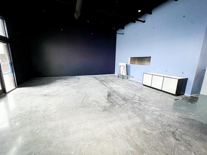 More Photos Of 6409 N Big Spring St, Midland Storefront For Sale