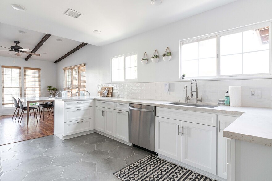 More Photos Of 4851-4855 Narragansett Ave, San Diego Apartments For Sale