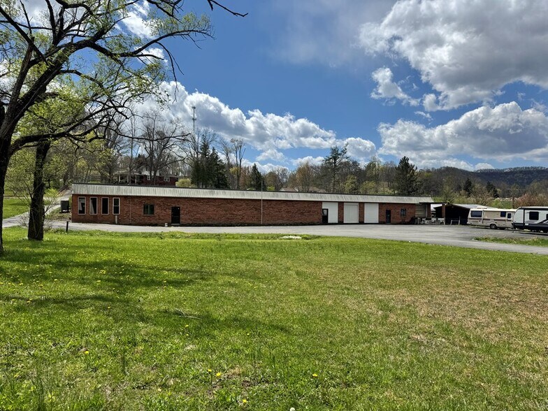 More Photos Of 868 State Route 3 and 12, Hinton Flex For Sale