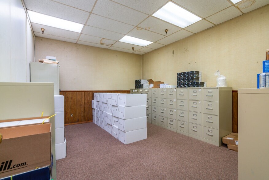 More Photos Of 621 Dana St NE, Warren Manufacturing For Lease