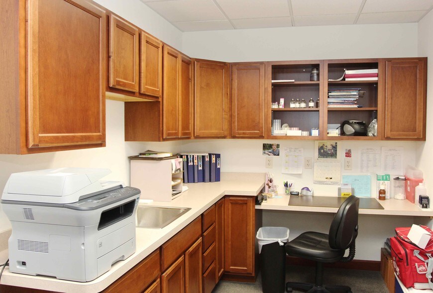 More Photos Of 5923 Renaissance Pl, Toledo Office For Lease