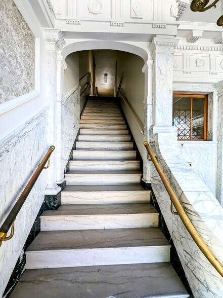 More Photos Of 301 Columbia St, Lafayette Office For Lease