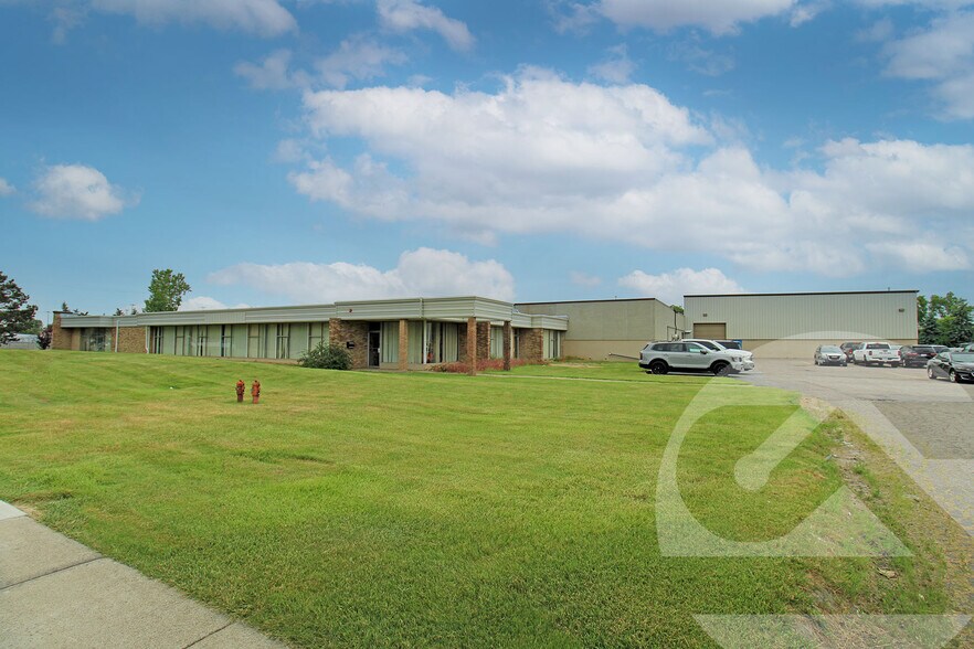 Primary Photo Of 33195 Harper Ave, Saint Clair Shores Manufacturing For Sale