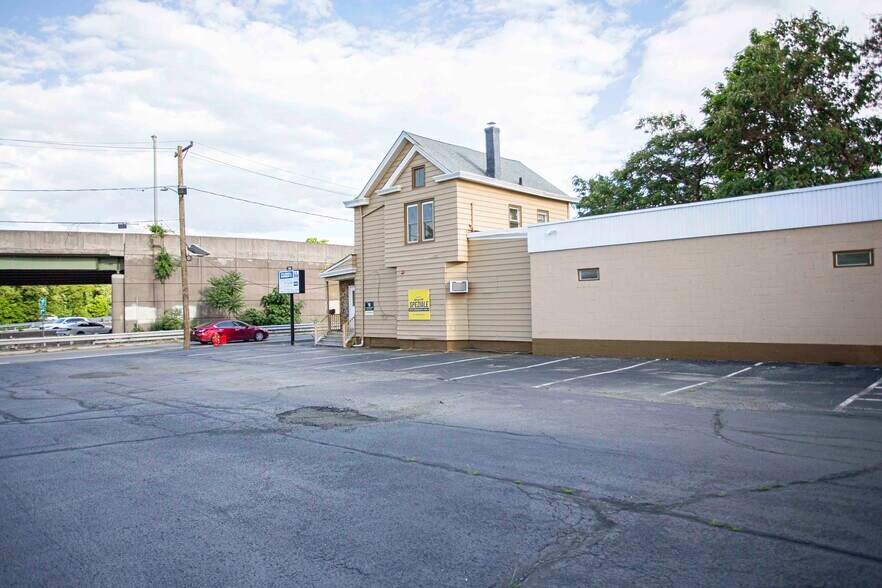 More Photos Of 380 Mclean Blvd, Paterson Freestanding For Lease