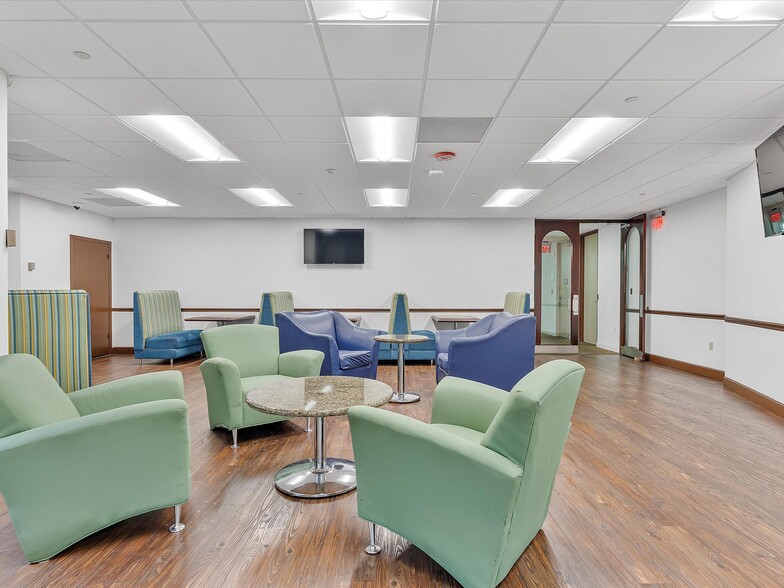 More Photos Of 12000 Biscayne Blvd, Miami Office For Lease