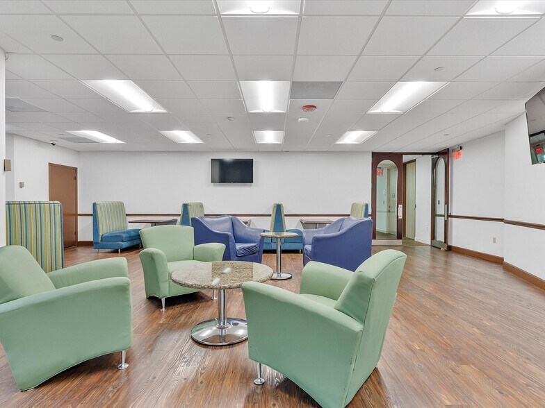 More Photos Of 12000 Biscayne Blvd, Miami Office For Lease