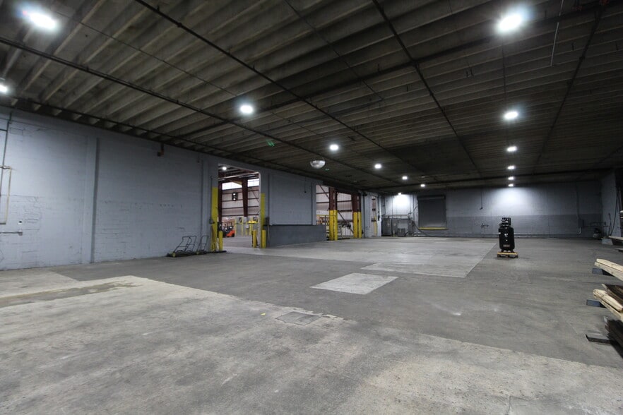 More Photos Of 4700 Middle Ave, Sarasota Warehouse For Sale