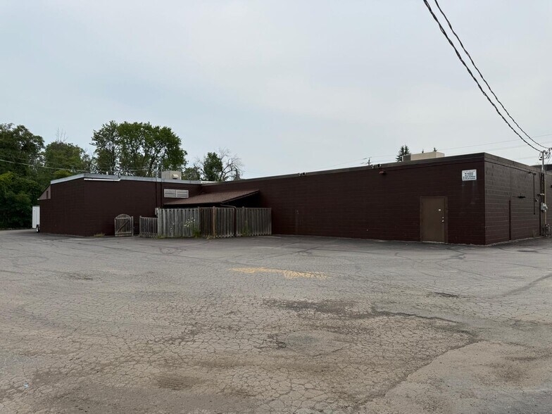 More Photos Of 20962 Dalton Rd, Georgina Storefront For Sale