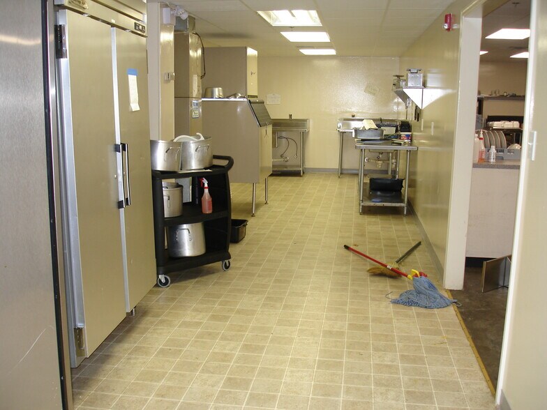 More Photos Of 335 College Ave, Boiling Springs Restaurant For Lease