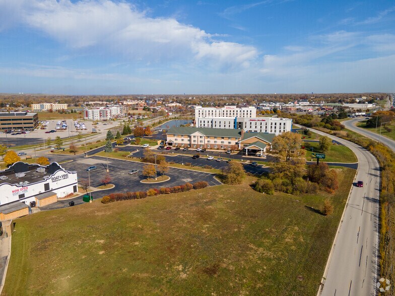 More Photos Of 175 Remington Blvd, Bolingbrook Hotel For Sale