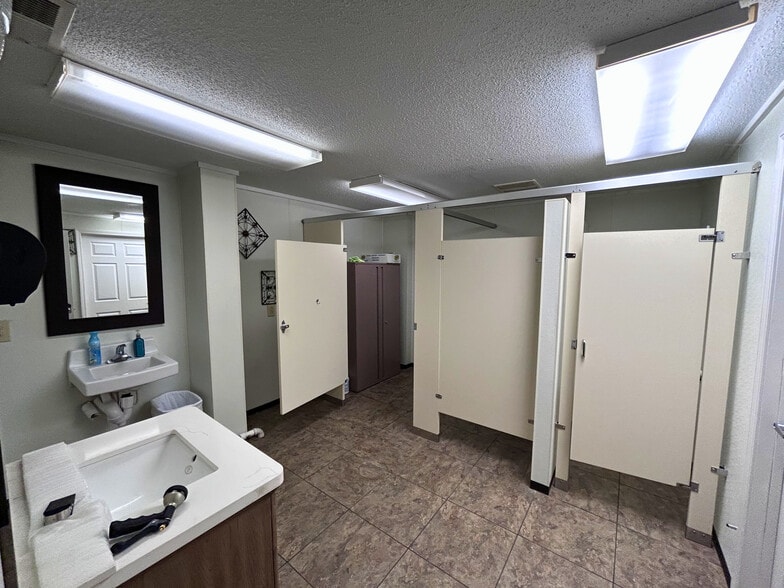 More Photos Of 208 Lithia Inn Rd, Lincolnton Self Storage For Sale