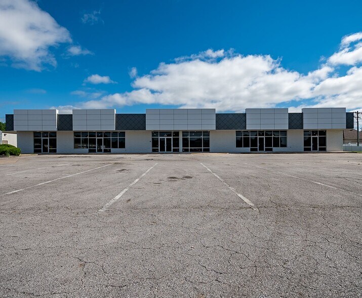 More Photos Of 6801 Phoenix Ave, Fort Smith Storefront Retail Office For Lease