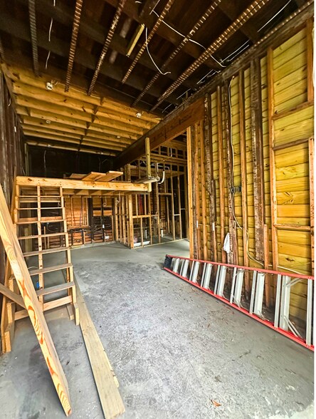 More Photos Of 222 W Duffy St, Savannah Storefront Retail Residential For Lease