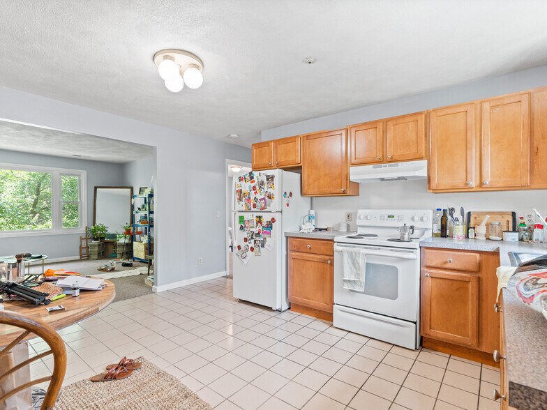 26 Coggeshall St, Providence, RI 02908 Apartments For Sale