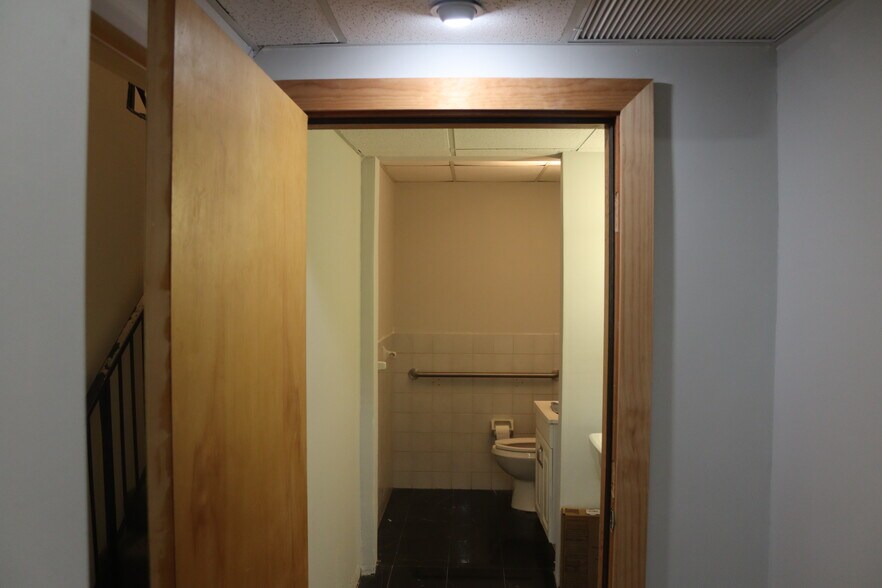 More Photos Of 7180-7194 SW 47th St, Miami Service For Sale