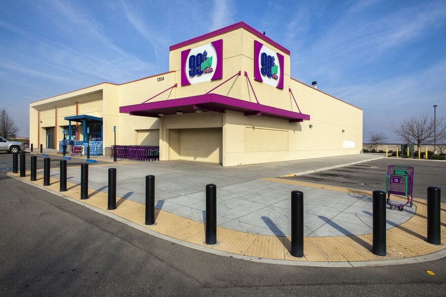 Primary Photo Of 1304 Highway 46, Wasco Freestanding For Sale